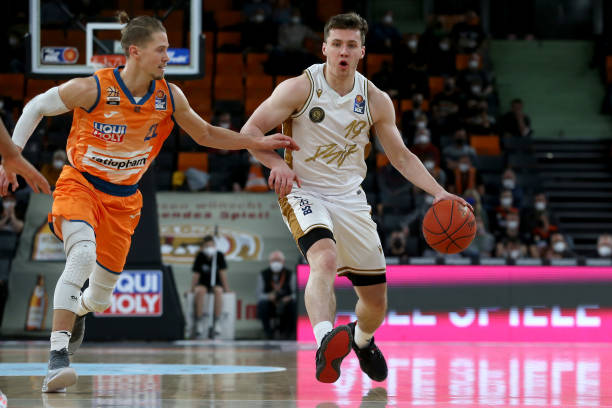 的锋线球员 的锋线球员